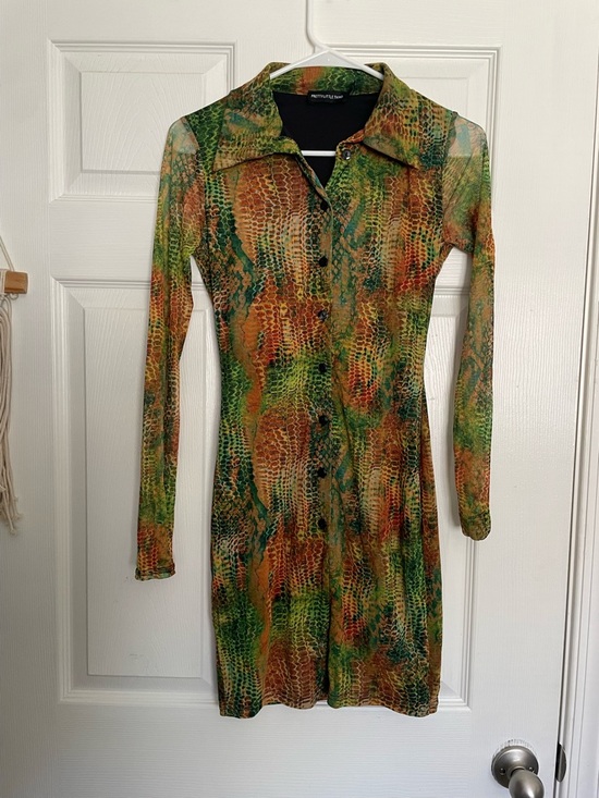 PrettyLittleThing Dresses & Skirts - PrettyLittleThing Women’s Size 2 Green Brown Snake-Print Long Sleeve Mini Dress
